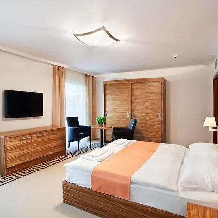 Casino & Admiral Hotel 3*