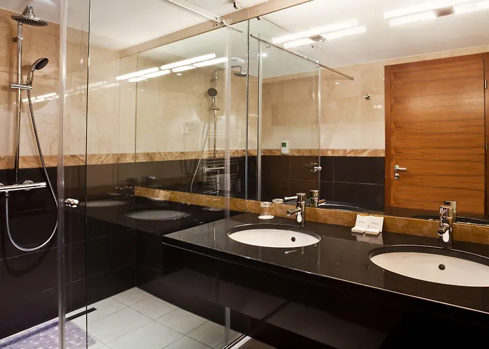 Casino & Admiral 3* 科济纳