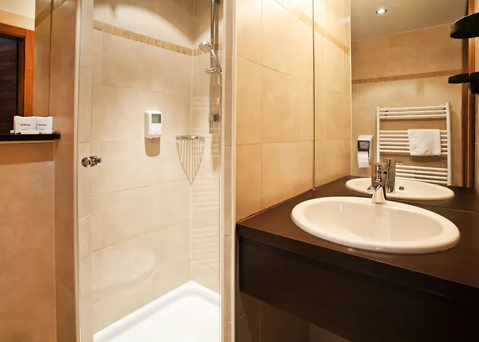 Casino & Admiral 3* 科济纳